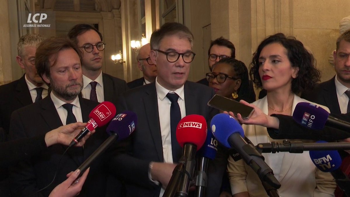 "Des gens qui n'ont jamais que mépris dans la bouche, qui préfèrent aller négocier leur survie avec l'extrême droite, je crois que nous n'avons rien à faire avec eux", affirme Olivier Faure. "Nous allons censurer ce gouvernement sans états d'âme." #MotionDeCensure #DirectAN