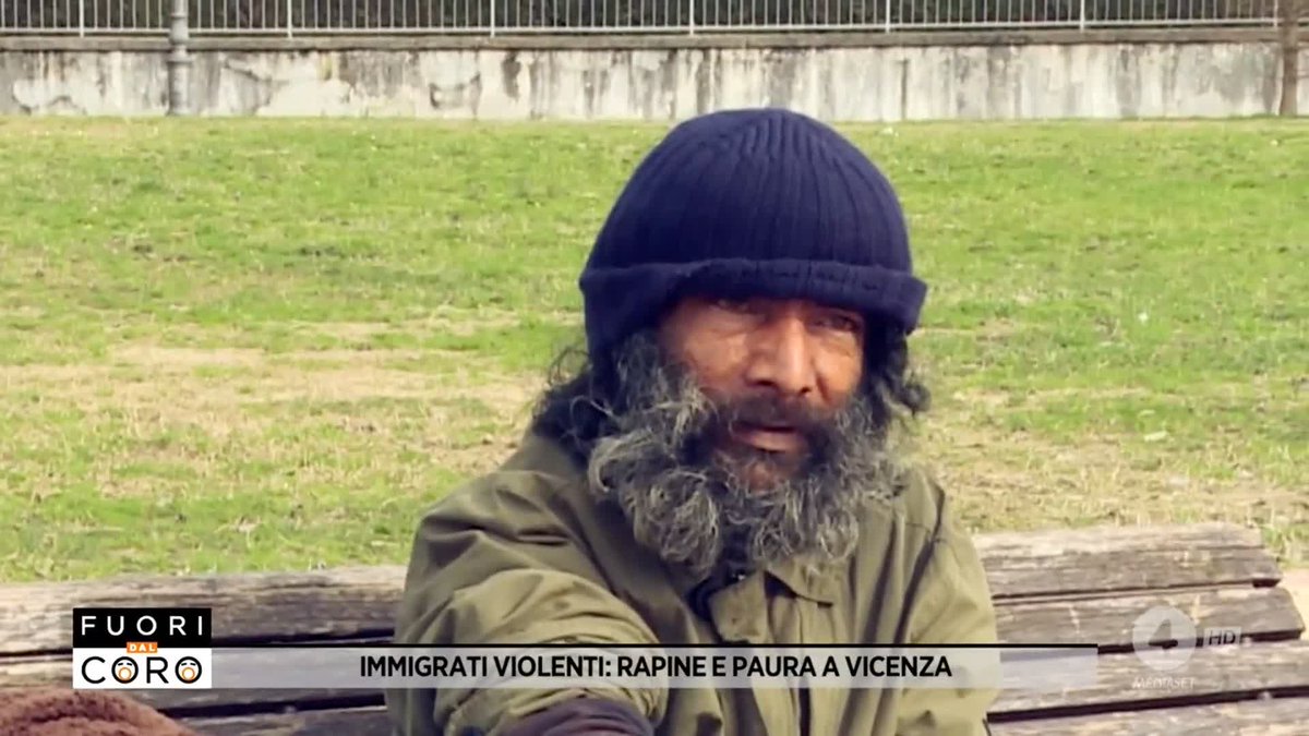 Degrado a #Vicenza: immigrati violenti che spacciano, si drogano nei giardini pubblici e poi rapinano i negozianti. Il servizio di Serena Pizzi a #Fuoridalcoro è disponibile su Mediaset Infinity
