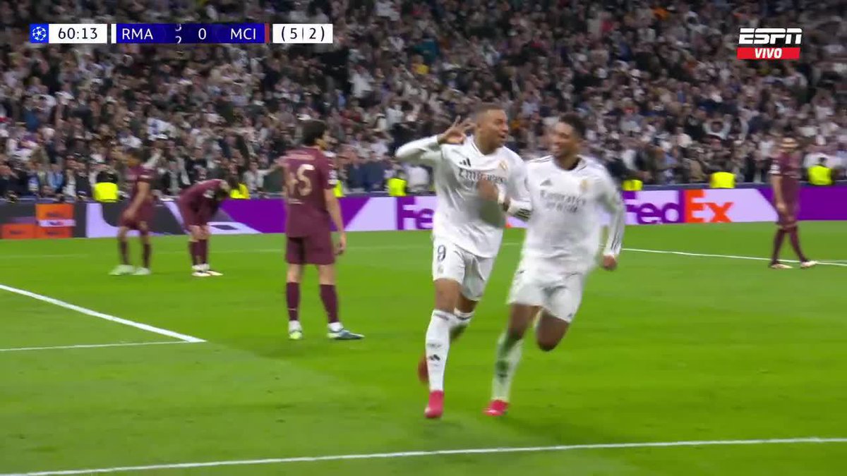 "POLLA RE DURA" Porque así tiene la polla Kylian Mbappé que se follando como un toro al Manchester City por la Champions League. No para de follar, ve la cola del City, la cachetea y la culea sin pudor, hace lo que quiere el francés hijo de mil puta.