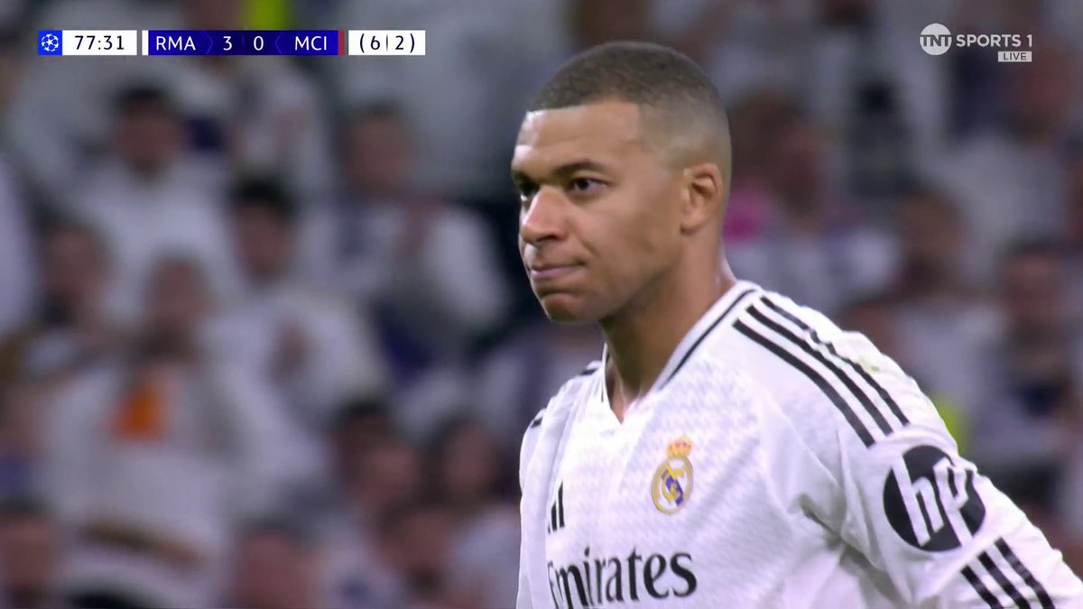Just listen to that standing ovation for Kylian Mbappé 👏 On yet another big occasion, the forward delivered. 📺 TNT Sports &amp; discovery+ UK