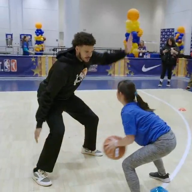 Growing the game in the Bay Area 🏀💛 Kids from across the San Francisco and Oakland Unified School Districts participated in our annual Jr. NBA/Jr. WNBA Day, having fun learning the fundamentals and values of the game! #NBAAllSta
