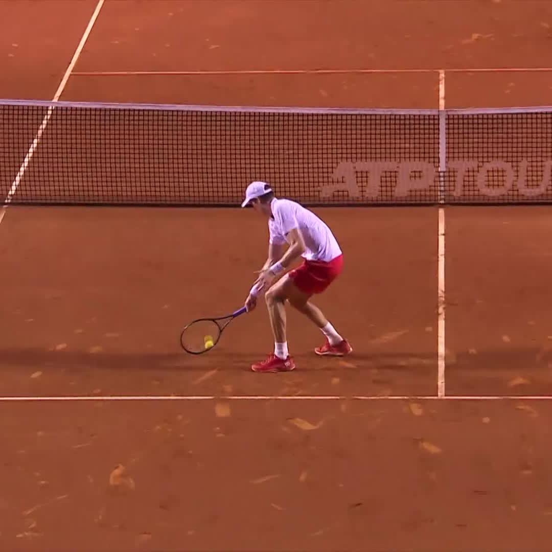THAT is how you win a set 😮❗ Nico Jarry levels the match with a 360° spinning half-volley! #RIoOpen