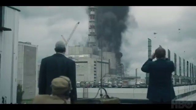 Eu vou ficar com "Chernobyl", 5 episódios com o suprassumo de uma série de TV pode entregar Por mais que seja um evento conhecido ou que mude uma coisinha ou outra na narrativa, é impossível sair dela sem se impressionar como o incidente foi retratado.