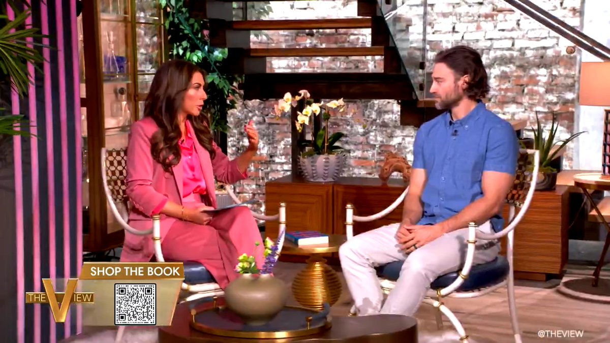 Breaking down the biggest myths fueling America’s dysfunction — from presidential power to congressional term limits — George Washington University professor Casey Burgat sits down with @AlyssaFarah Griffin to dive into his new book, “We Hold These ‘Truths’”!