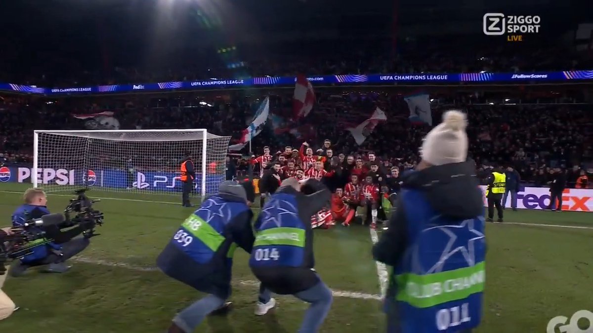 𝐏𝐢𝐜𝐭𝐮𝐫𝐞 𝐩𝐞𝐫𝐟𝐞𝐜𝐭 en een uitblinkende Noa Lang 📸 #ZiggoSport #UCL #PSVJUV