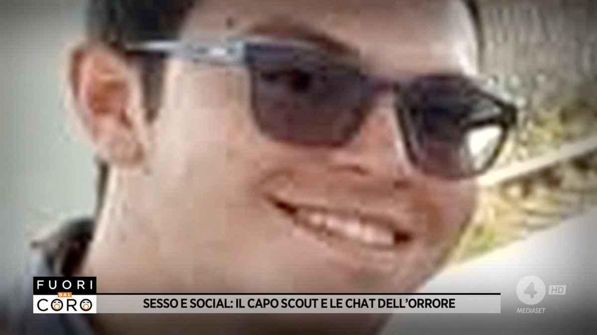 Simone, studente modello e boy-scout, sulle chat si fingeva una tredicenne per ingannare i bambini e farsi inviare da loro foto XXX. E non solo. Il servizio completo di Cristina Mastrandrea a #Fuoridalcoro è disponibile su Mediaset Infinity