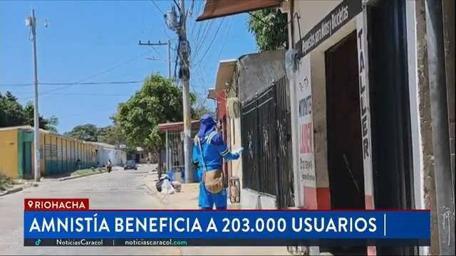 La empresa Air-e, intervenida por el Gobierno, anunció que no van a cobrarle cerca de medio billón de pesos a los morosos de más de cinco años. Los usuarios de La Guajira, Magdalena y Atlántico aplaudieron la amnistía. Más en
