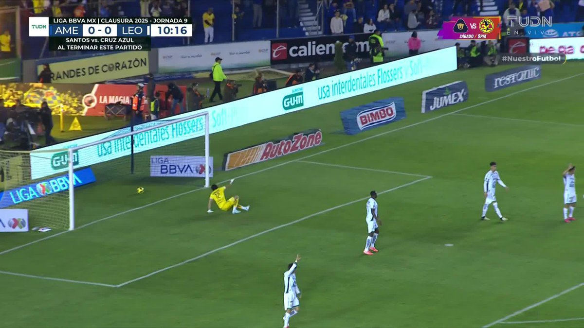 ¡Gol del América! ¡Que finta de rayito! ⚡️ Conexión de Brian-Henry-Zendejas para firmar el primero del encuentro 🦅 América 1 - 0 🦁 León 🔴 EN VIVO 📺 VIX: #NuestroFutbol