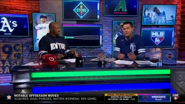 Who should be NL Central favorites heading into 2025? "For me, I think it's the Reds." - Harold Reynolds on #MLBNHotStove