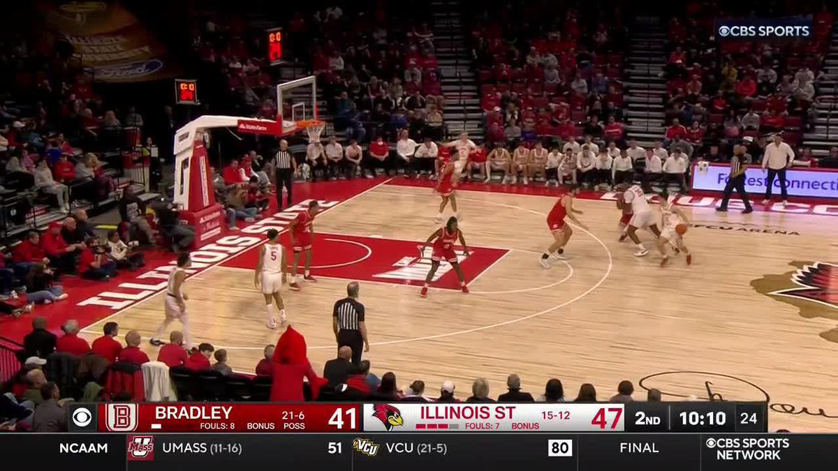 Take a look at the 5'11" guard, Johnny Kinziger, who boxes out a 7-footer and nails a three 😮Illinois State Men's Basketball