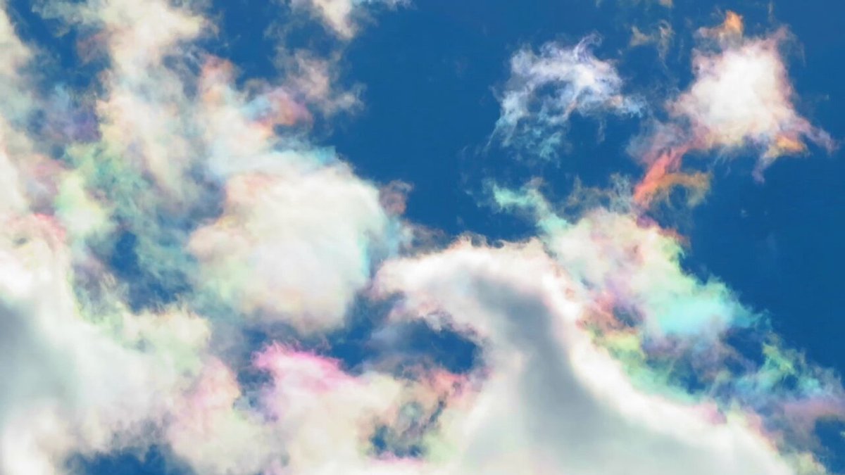 彩雲を動画で撮りました。