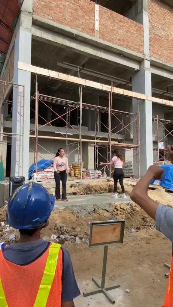 Macamni rupanya kerja dalam site. Semangat betul masing-masing 😂