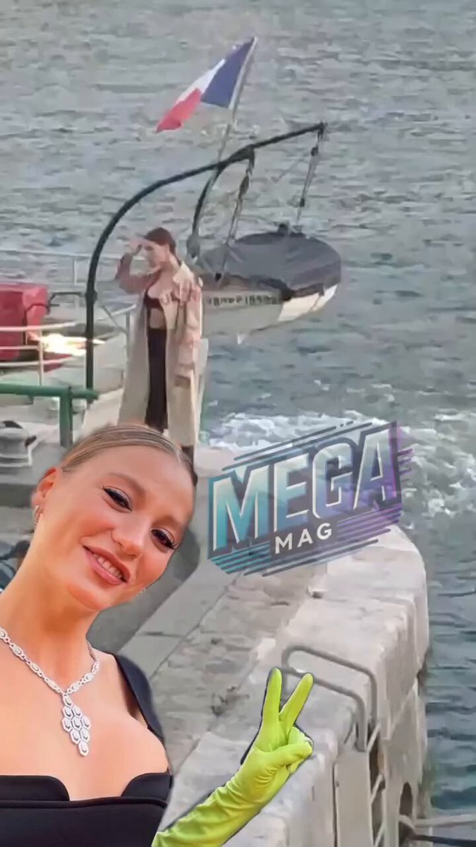 Serenay Sarıkaya, Paris’te ünlü markanın çekimlerinde poz verirken kameralara yakalandı! Göz kamaştıran tarzı ve iddialı pozlarıyla dikkat çekti. #serenaysarıkaya