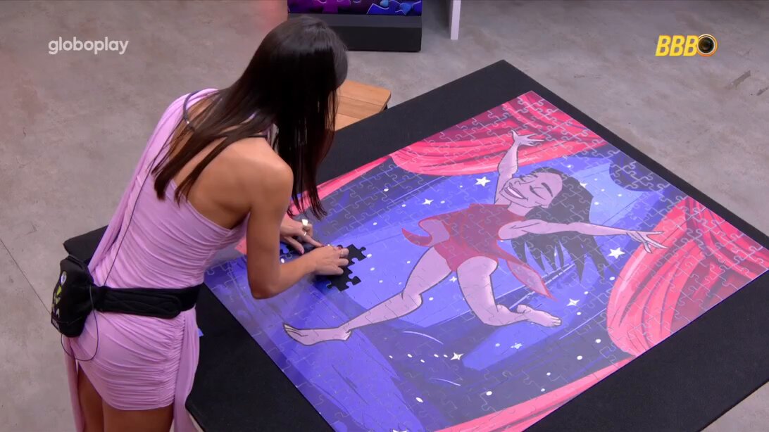 🚨VEJA: O momento que Vitória termina a montagem do quebra-cabeças. #BBB25