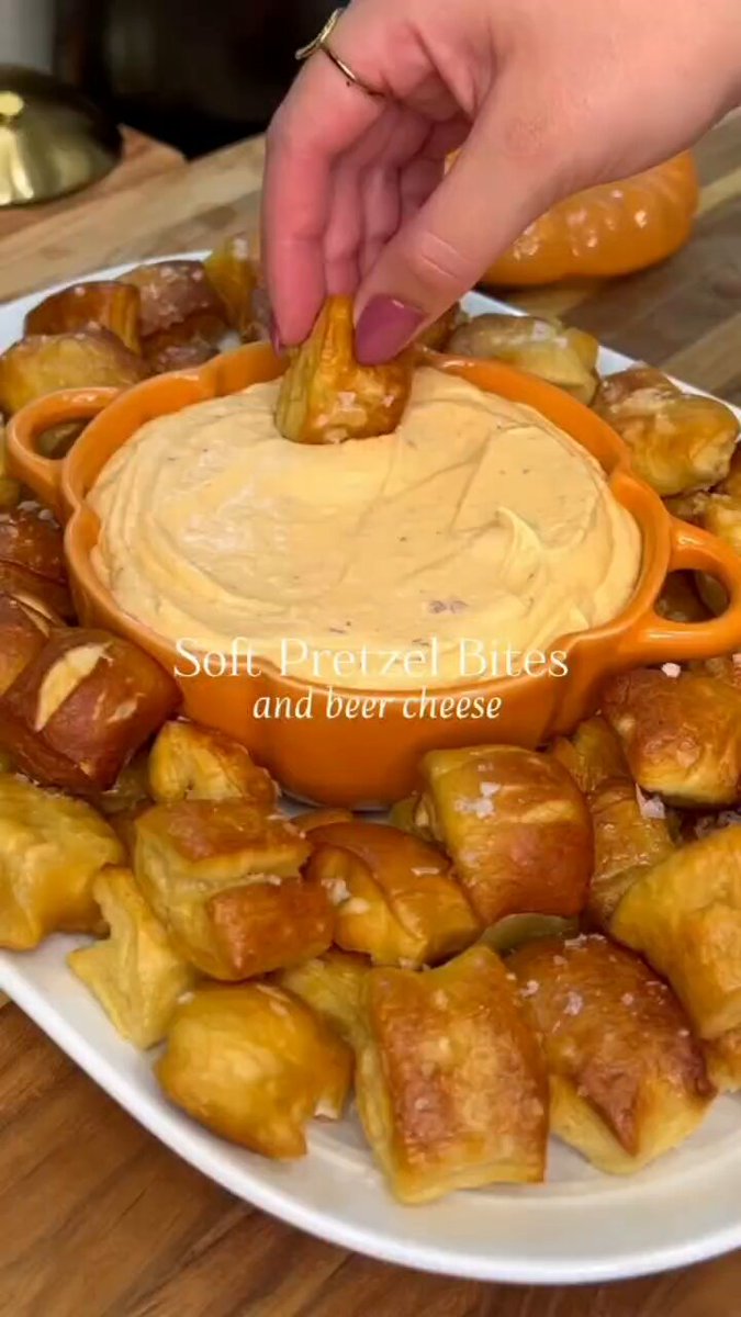 🍽 Pretzel Bites and Beer Cheese 👩🏻‍🍳 Sierra Georgitsis | Spoonful Of Si 📝 Recipe In The Comments
