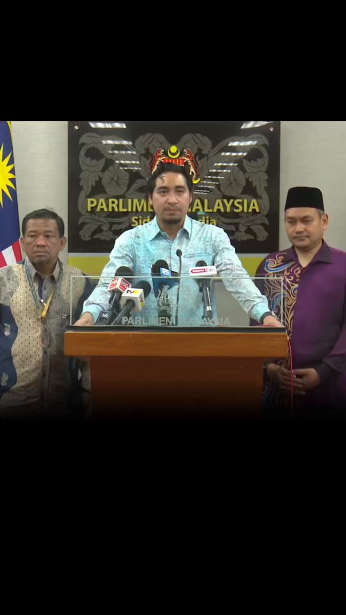 Jawapan balas Menteri Kewangan Kedua, Senator Datuk Seri Amir Hamzah Azizan, mengenai penjualan saham Malaysia Airports Holdings Berhad (MAHB) oleh Kumpulan Wang Simpanan Pekerja (KWSP) jelas cuba meremehkan isu sebenar dan mengelirukan rakyat dengan naratif separuh benar. Beliau mendakwa bahawa KWSP tidak mengalami kerugian dalam penjualan saham MAHB, walhal hakikatnya KWSP telah rugi dari segi nilai sebenar aset dan potensi keuntungan masa depan. 1️⃣ Kenapa Dakwaan “KWSP Tidak Rugi” Itu Mengelirukan? 🔴 KWSP Jual Saham di Bawah Nilai Maksimum Potensinya • Menteri berhujah bahawa KWSP tidak rugi kerana menjual saham pada harga lebih tinggi daripada harga belian asalnya. • Namun, ini sengaja mengabaikan fakta bahawa KWSP menjual sahamnya sebelum proses penswastaan yang terbukti mampu menyebabkan nilai saham meningkat dengan ketara selepas diluluskan Perjanjian Pengurusan (OA) sampai 2069. • Sekiranya KWSP mengekalkan pegangan, nilai asetnya akan jauh lebih tinggi selepas pengumuman penswastaan oleh Khazanah, KWSP dengan BlackRock-GIP. 🔴 Kehilangan Potensi Keuntungan (Opportunity Cost) Tidak Diambil Kira • Saham MAHB melonjak selepas pengumuman pengambilalihan. KWSP, sebagai pelabur besar, sepatutnya menganalisis potensi kenaikan nilai sebelum menjual sahamnya. • KWSP seolah-olah tergesa-gesa menjual pegangan tanpa strategi pelaburan yang bijak, menyebabkan ia terlepas keuntungan yang boleh diperoleh. Atau sebenarnya memang ada udang disebalik batu mahu tekan (surpress) harga saham MAHB untuk jatuh lebih murah? 🔴 Siapa Yang Untung? • Jika benar KWSP tidak rugi, siapa yang paling mendapat manfaat daripada penjualan saham ini? • Jelas bahawa BlackRock-GIP mendapat manfaat kerana boleh membeli MAHB pada harga lebih rendah sebelum lonjakan harga akibat penswastaan. • Ini menimbulkan tanda tanya: adakah KWSP secara tidak langsung membantu syarikat asing mendapatkan pegangan MAHB dengan harga murah? 2️⃣ Peranan Amir Hamzah di KWSP Sebelum Jadi Menteri & Konflik Kepentingan? Sebelum dilantik sebagai Menteri Kewangan Kedua, Amir Hamzah adalah CEO KWSP dari 2021 hingga 2023. Ini bermaksud: ✅ Beliau bertanggungjawab ke atas banyak keputusan pelaburan KWSP sebelum memasuki kabinet. ✅ Beliau terlibat secara langsung dalam merangka strategi KWSP, termasuk polisi jualan saham besar-besaran seperti kes MAHB. ✅ Beliau kini mempertahankan keputusan KWSP yang dibuat semasa eranya – ada potensi konflik kepentingan. Ini menimbulkan persoalan serius: 👉 Adakah Amir Hamzah mempertahankan penjualan saham MAHB kerana ia sebahagian daripada dasar yang beliau laksanakan semasa mengetuai KWSP? 👉 Adakah keputusan ini dibuat berdasarkan kepentingan pencarum KWSP, atau terdapat faktor lain yang mempengaruhi tindakan tersebut? 3️⃣ Polisi “China Wall” KWSP – Alasan atau Perlindungan? Menteri juga menggunakan konsep “China Wall” dalam KWSP untuk menyatakan bahawa tiada campur tangan luar dalam keputusan pelaburan dana pencen ini. 🔴 Apa Itu Polisi China Wall KWSP? • Polisi ini kononnya memastikan keputusan pelaburan KWSP dibuat secara bebas daripada pengaruh politik atau kerajaan. • Ia dicipta bagi mengelakkan percanggahan kepentingan dalam keputusan pelaburan dan urus niaga saham. 🔴 Kenapa “China Wall” KWSP Tidak Relevan Dalam Kes MAHB? • Hakikatnya, China Wall tidak bermaksud keputusan KWSP bebas dari sebarang kesilapan atau kepentingan tertentu. • KWSP masih bertanggungjawab menjelaskan rasional di sebalik penjualan saham besar seperti MAHB, terutama apabila ia ternyata menguntungkan pihak luar lebih daripada pencarum sendiri. • Jika benar KWSP berfungsi secara bebas, kenapa keputusan ini secara tidak langsung memihak kepada entiti asing dalam penswastaan MAHB? PAC wajib panggil Menteri Kewangan Kedua untuk disiasat.