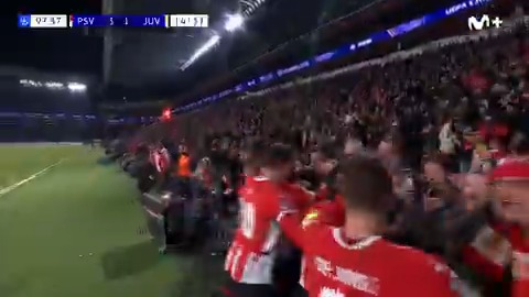 El momento de la LOCURA en el Philips Stadion. 🦩 El tanto de la remontada de Ryan Flamingo. #UCL #LaCasaDelFútbol