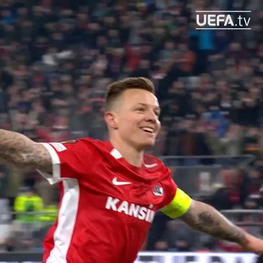 Clasie's control and finish 🥶 AZ | #UEL