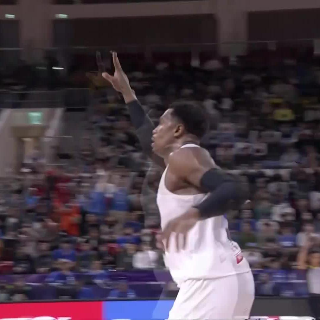 JUSTIN BROWNLEE IS UNCONSCIOUS. 39 points, 8 3s with over 3 mins left in Q4! #AsiaCup 🔥