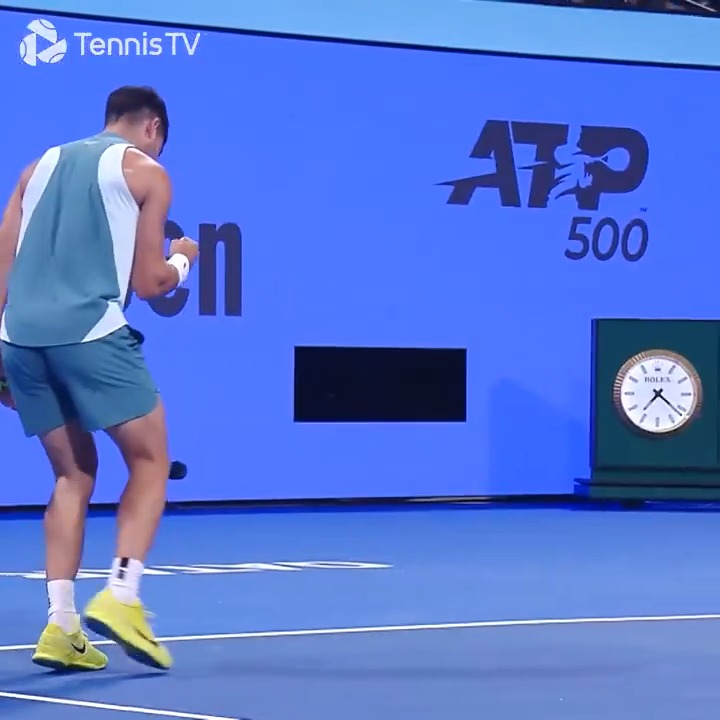 Carlos covers it all 😮 Carlos Alcaraz #QatarExxonMobilOpen