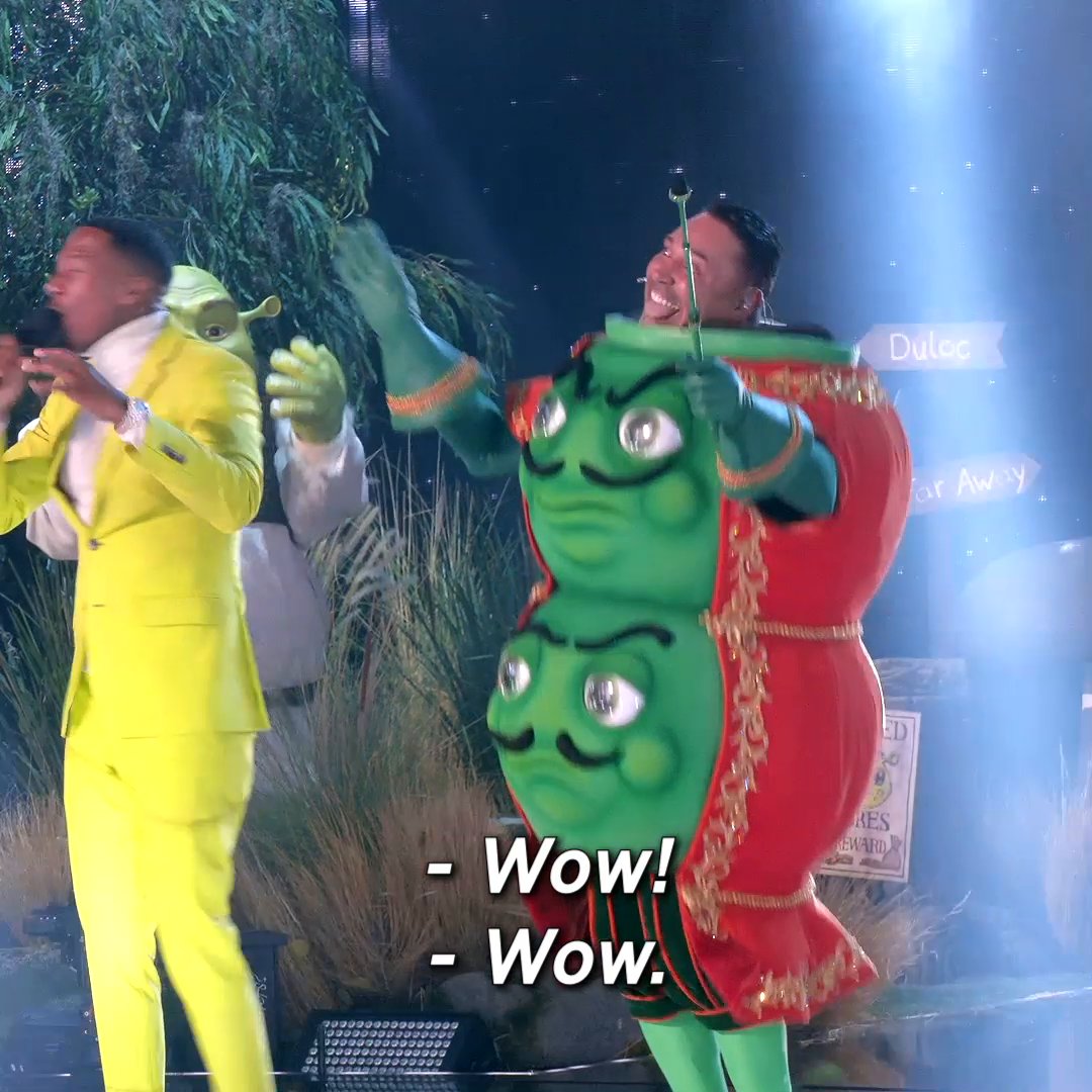 Of course Golden Boy Oscar De La Hoya was behind #FuzzyPeasMask all along! 🤩 Watch his unveiling and more from #TheMaskedSinger, streaming now on Hulu.