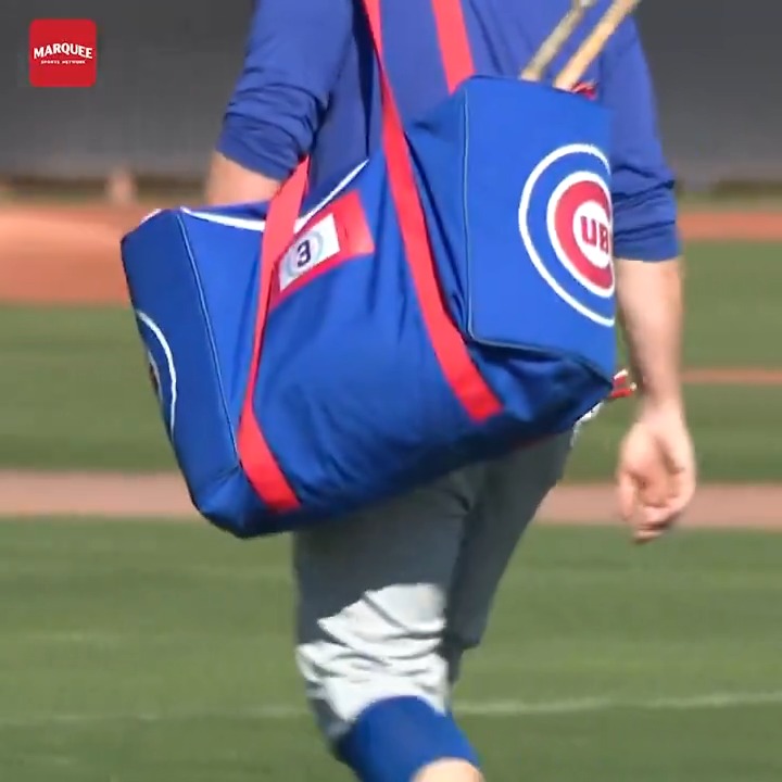 Justin Turner was spotted carrying a #3 Cubs bag 👀