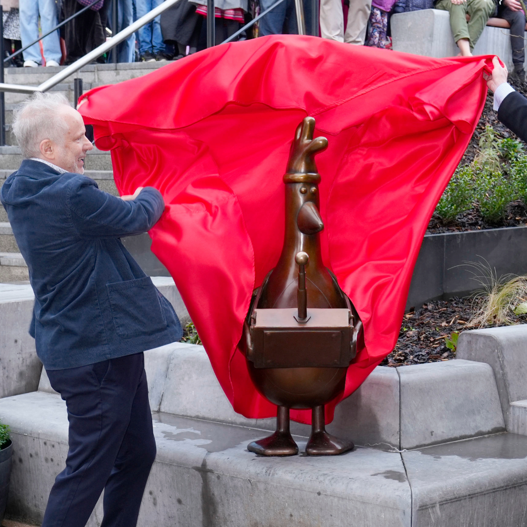 Good grief, it's you... again! 🐧 Brilliant Feathers McGraw statue unveiled by Wallce & Gromit creator in Preston