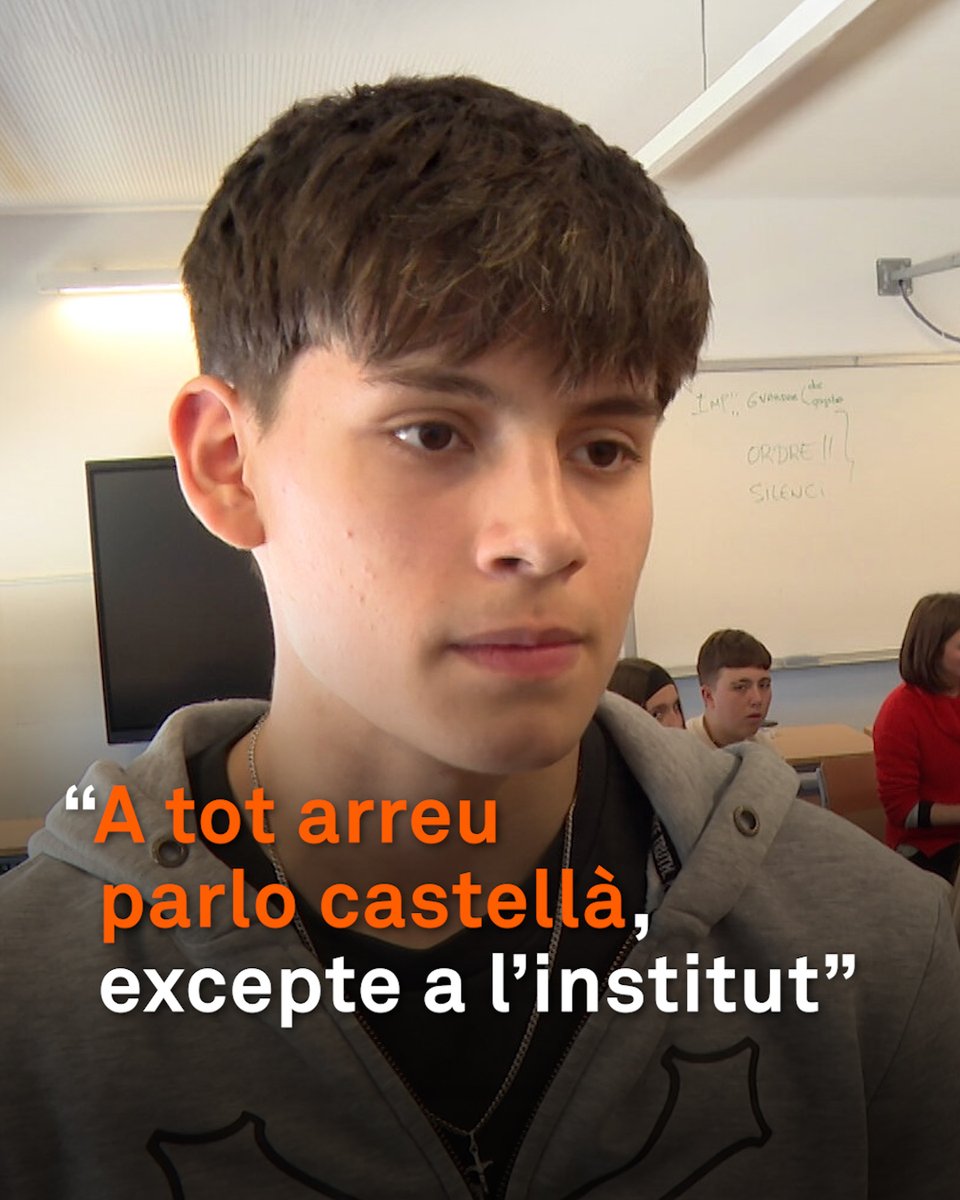 "A tot arreu parlo castellà, excepte a l'institut.” Els joves entre 15 i 29 anys són els que menys parlen català habitualment. Molts només el veuen com una assignatura. La situació preocupa el professorat: "Sovint pregunten per què serveix el català”