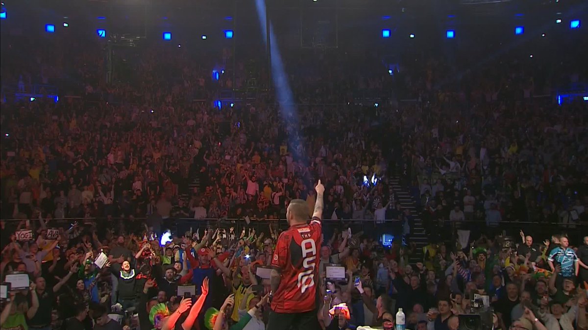 Nathan Aspinall is welcomed to an electric atmosphere in Dublin! ๐ฎ๐ช