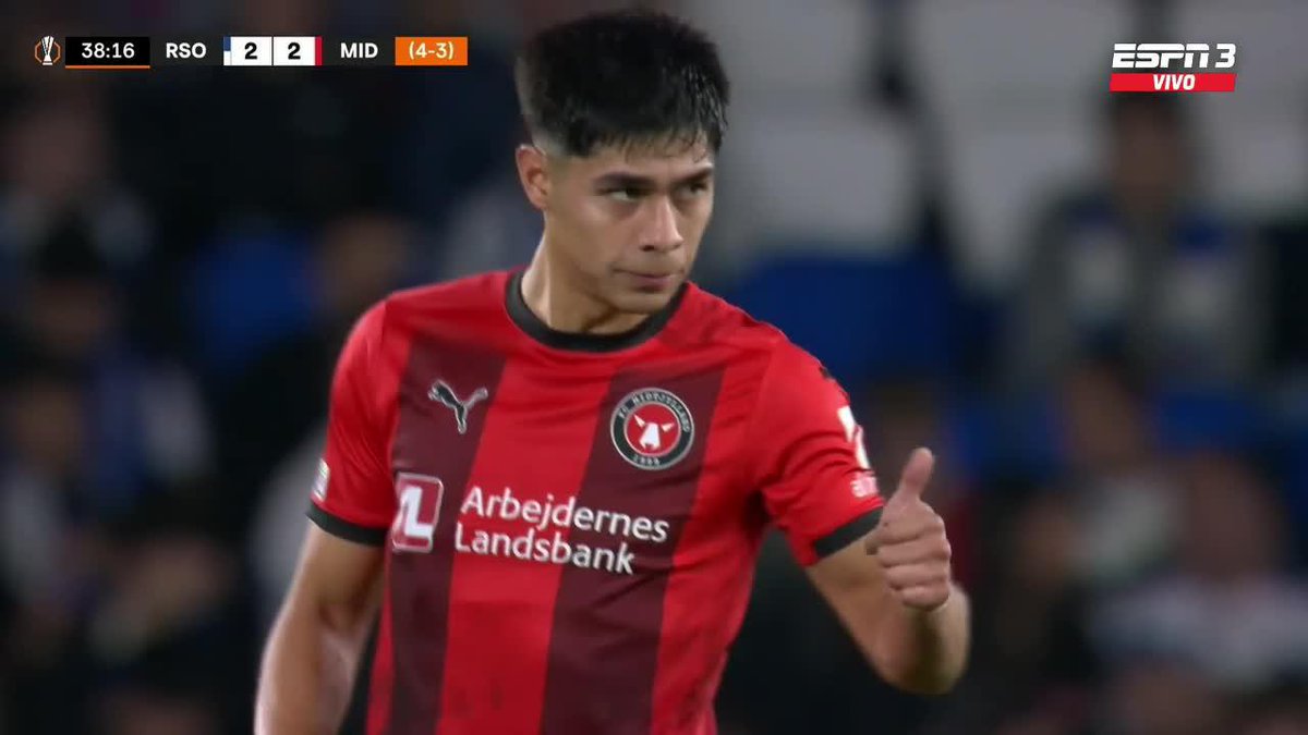 ¡¡PULGAR ARRIBA PARA ESTE BOMBAZO CHILENO!! El ex-U. de Chile, DARÍO OSORIO, marcó el 2-2 del Midtjylland, 3-4 global, que se ilusiona con remontar la serie vs. Real Sociedad. 📺 Toda la #UEL en #DisneyPlus