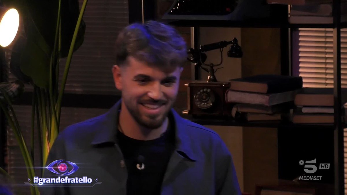 Al confronto si aggiunge anche Tommaso... #GrandeFratello