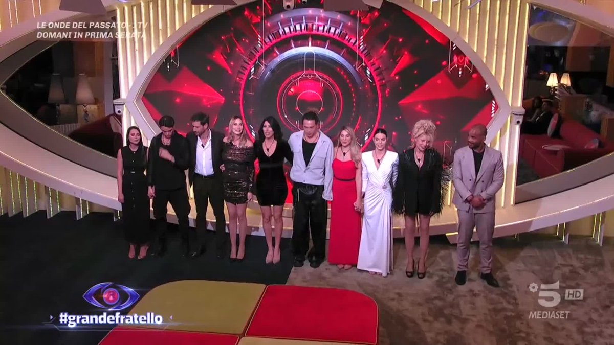 Il pubblico ha deciso che a salvarsi sono Stefania, Chiara, Shaila e Mariavittoria! #GrandeFratello