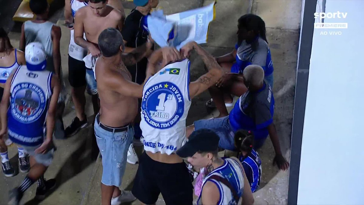 Olaria x ABC, pela Copa do Brasil, foi paralisado por causa de spray de pimenta. Houve relatos de que torcedores do Olaria e do Bangu, dono do estádio no qual o jogo está sendo realizado, brigaram do lado de fora.