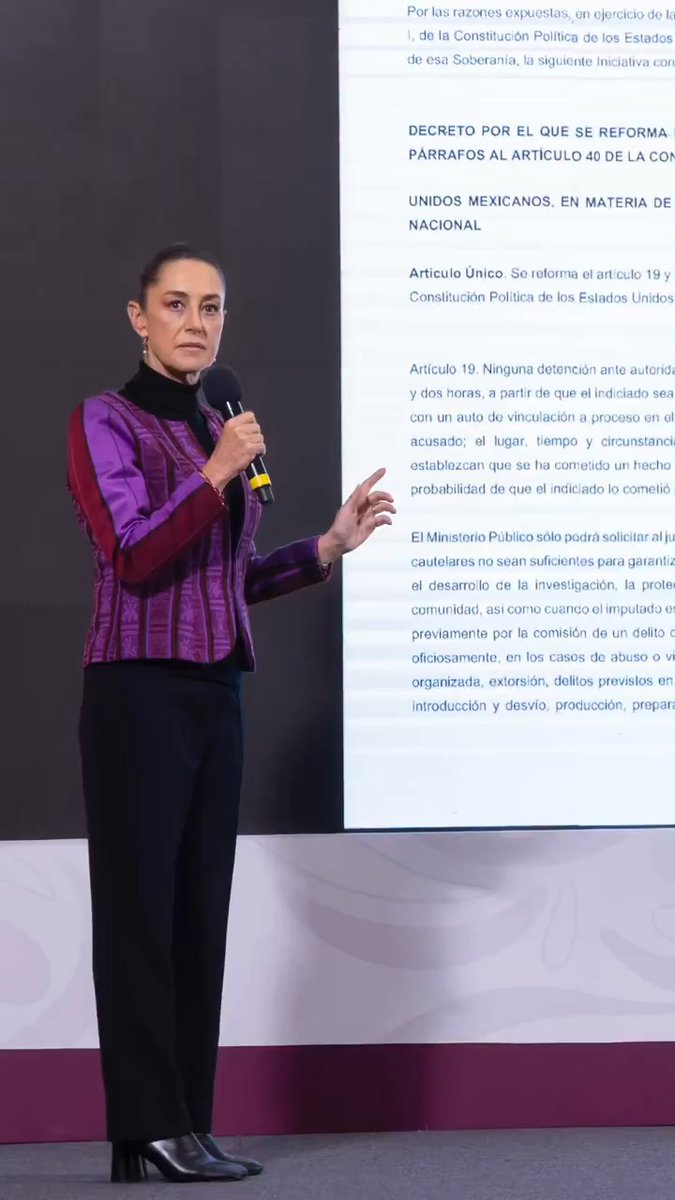 Enviamos una reforma constitucional para fortalecer la soberanía nacional; reformamos los artículos 19 y 40. Colaboramos, nos coordinamos, pero nunca nos subordinamos. No injerencismo y menos invasión.