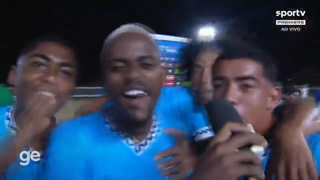 Jogadores do Olaria interrompem entrevista e pedem ao vivo para a CBF fazer o PIX após a classificação sobre o ABC na Copa do Brasil. 🎥 sportv | Premiere | ge