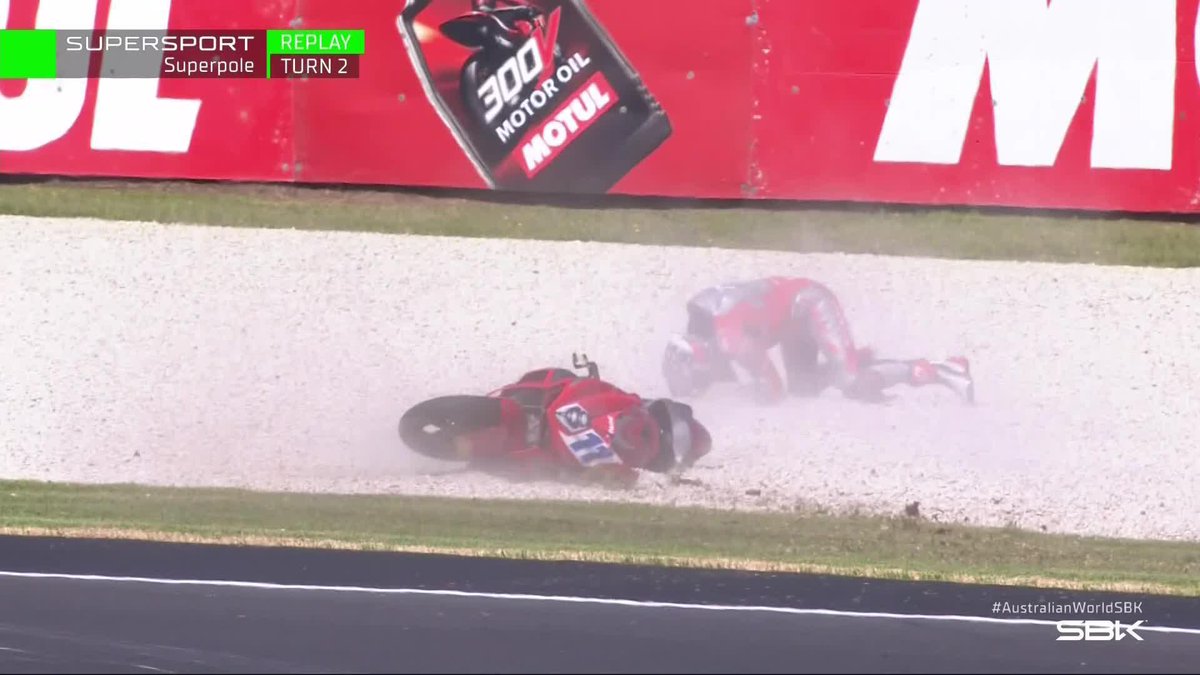 HUGGGE CRASH 💥 Unfortunate moment for the provisional polesitter at Turn 2 🤯🤯🤯 #AustralianWorldSBK 🇦🇺