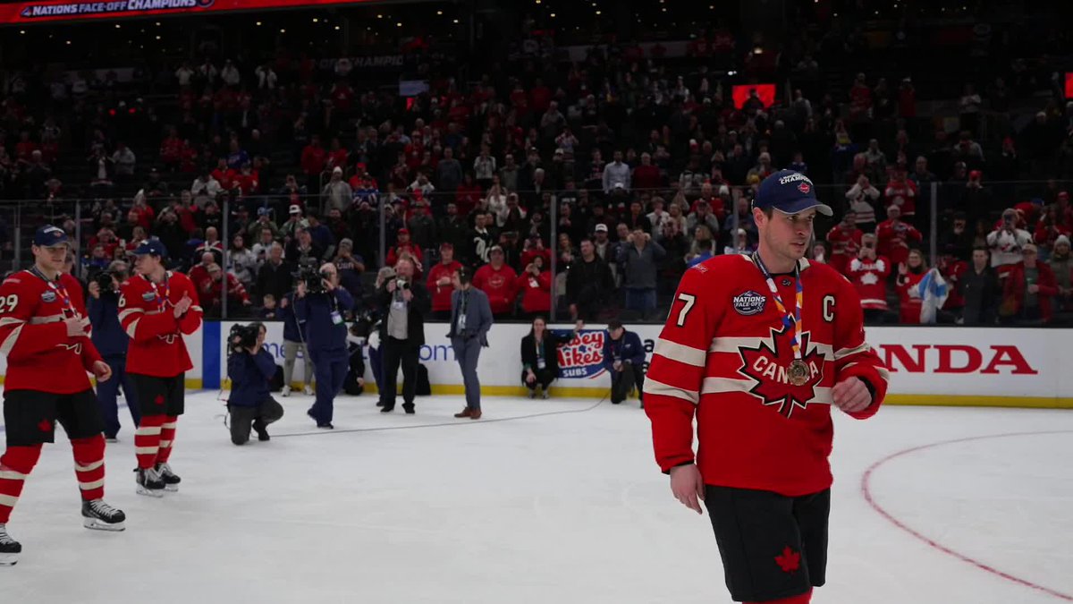 Sidney Crosby and Team Canada with the #4Nations trophy 🏆🇨🇦