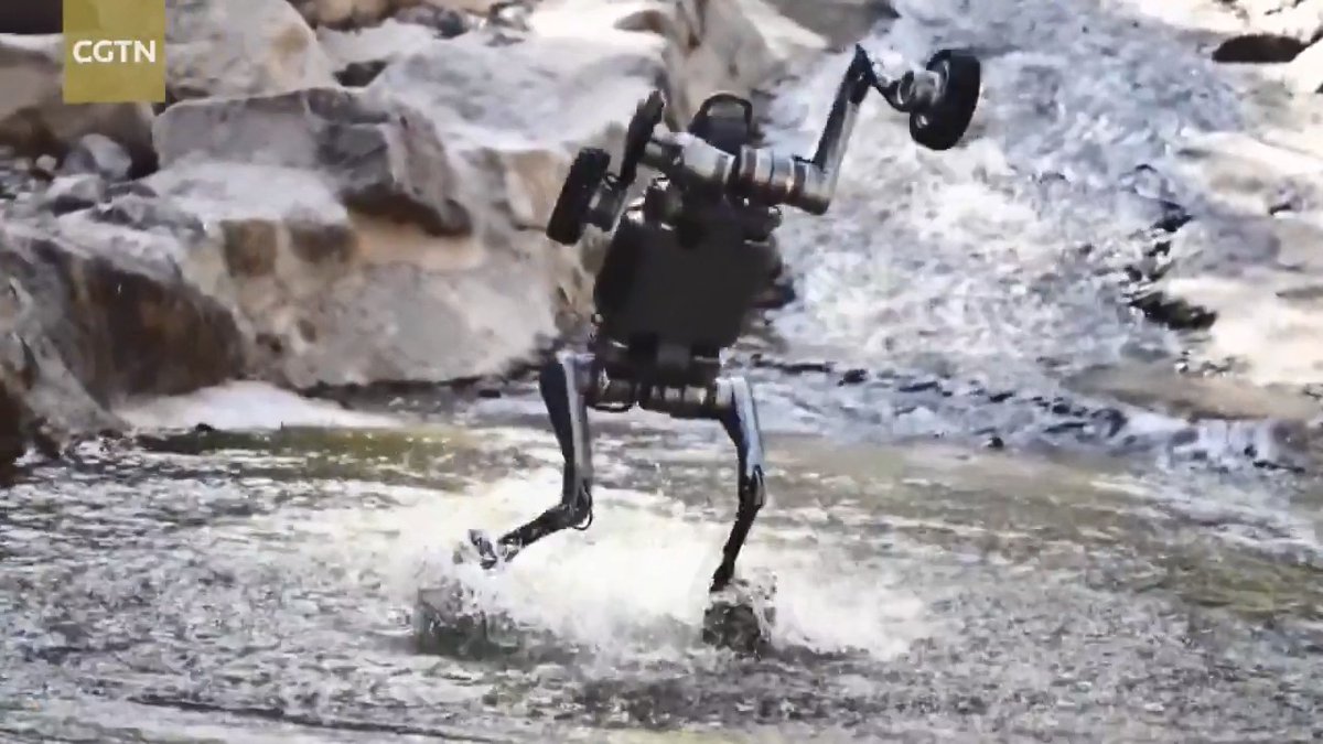 👏🥳 Hangzhou-based tech company DEEP Robotics developed a high-speed robot called "Lynx," which can perform impressive off-road skills on tough terrain. #AI #Robotics #TechInnovation #robotdog