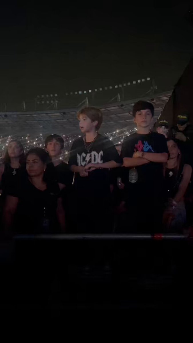 Sasha catando ‘acróstico’ en el concierto de Barranquilla 🥹