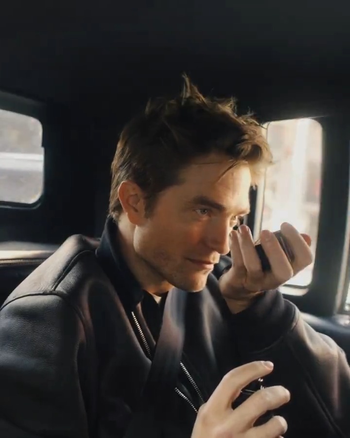 Robert Pattinson, a New York taxi, and the new #DiorHomme. As the city rushes by, Francis Kurkdjian, Dior Perfume Creator, shares the secrets of this bold, woody-floral reimagining. #DiorBeauty
