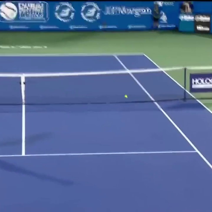 How did Mirra win this point ⁉️ Andreeva hits a crazy angle off of Rybakina's overhead. 🤯 #DDFTennis