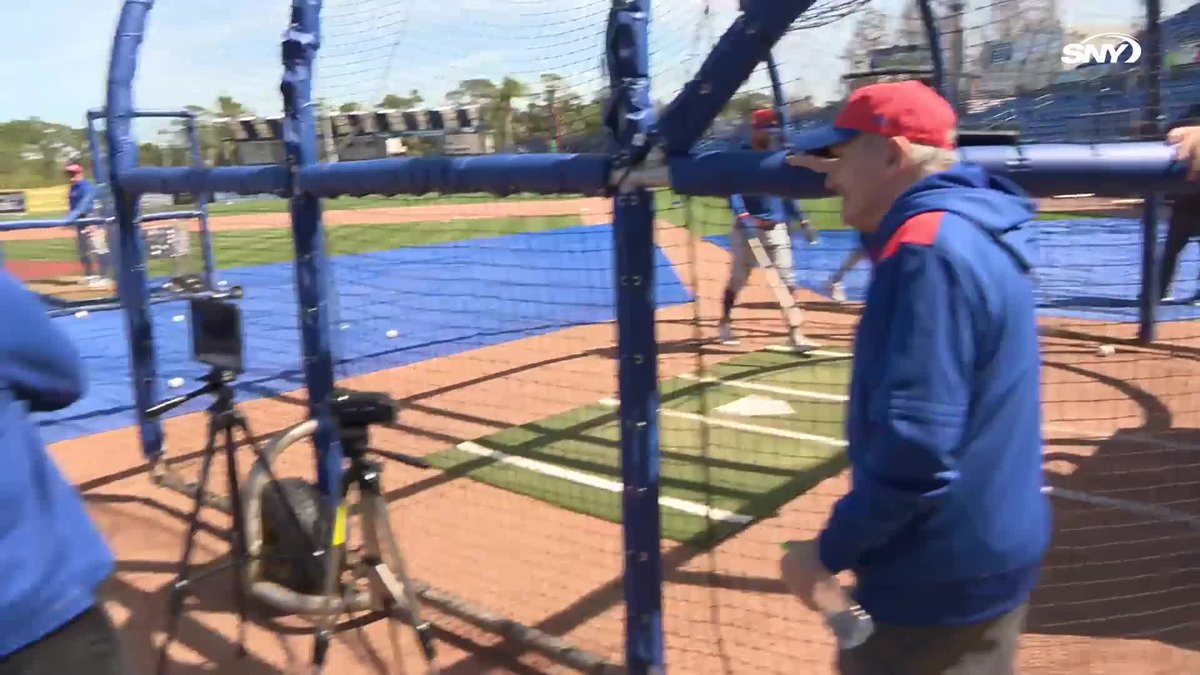 Juan Soto does 10 push-ups for Francisco Lindor 😂