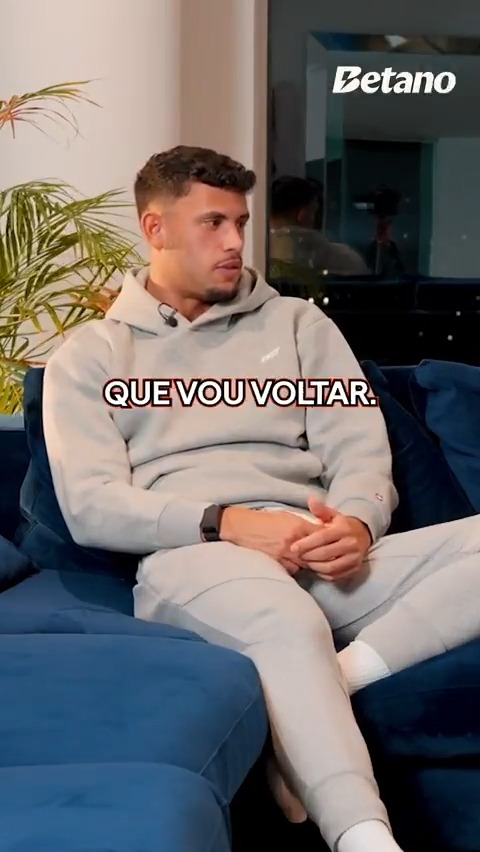 Matheus Nunes sonha voltar a casa 🦁 Episódio completo brevemente no EntrelinhasPodcast 🎙️