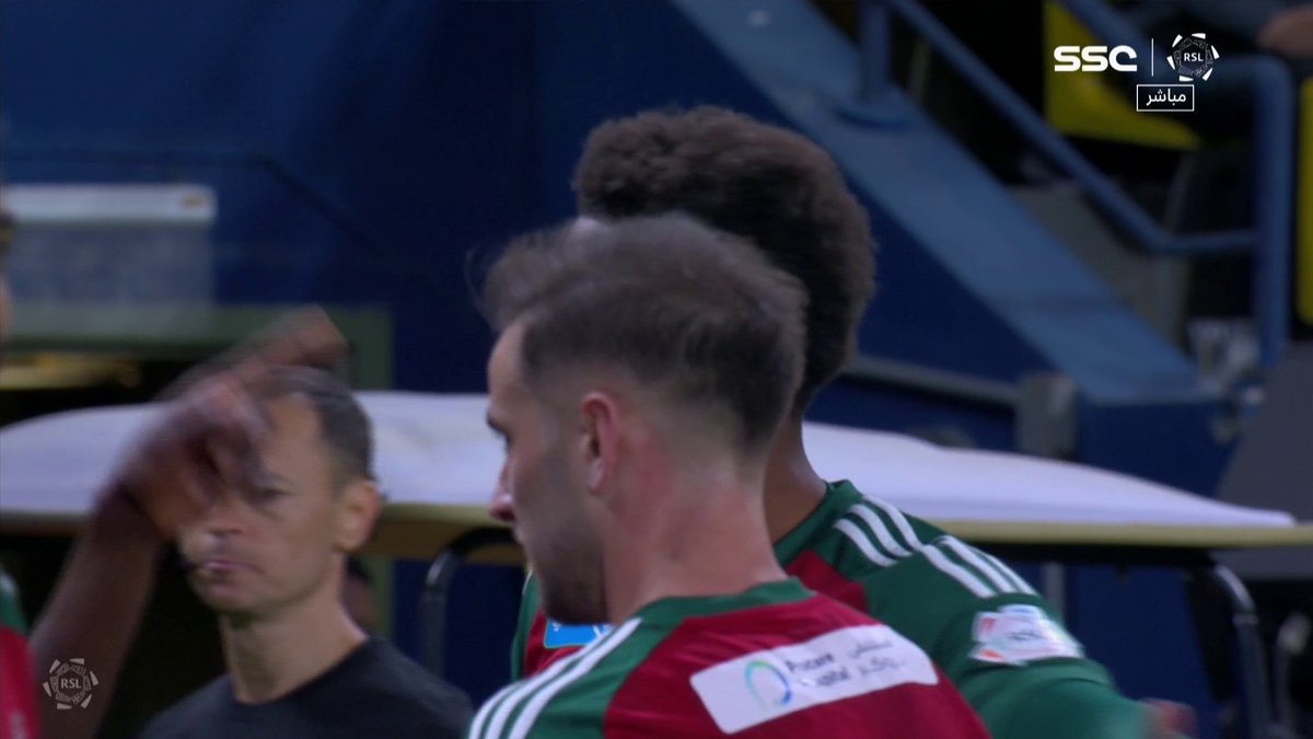 هدددددف!⚽️ الاتفاق يسجل التعادل.. 🔥 الفتيل بالخطأ في مرماه 🥅⚽️ النصر 2 × 2 الاتفاق #دوري_روشن_السعودي #النصر_الاتفاق #جولة_يوم_التأسيس | #SSC