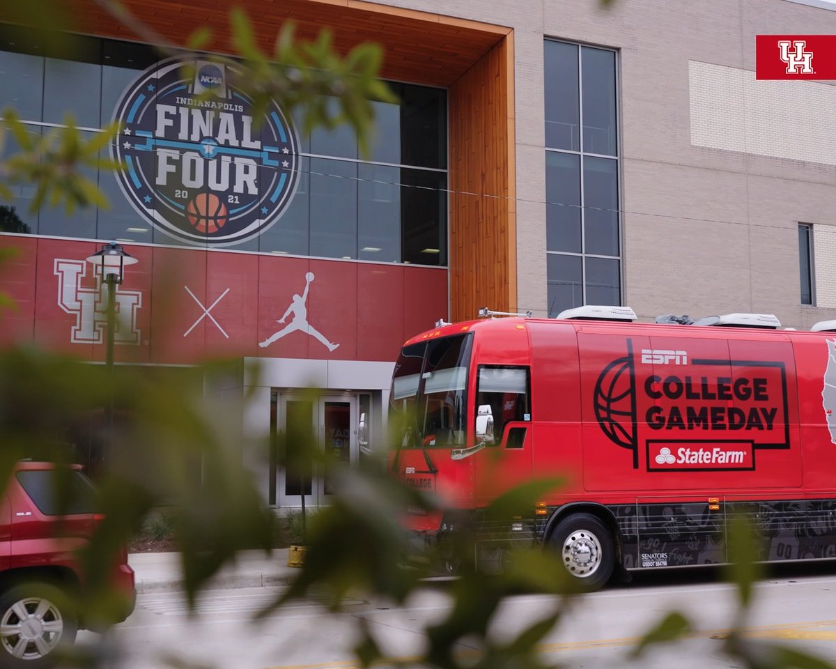 The GameDay bus is here! 🚌 Houston Men's Hoops 🏀 🐾 x College GameDay