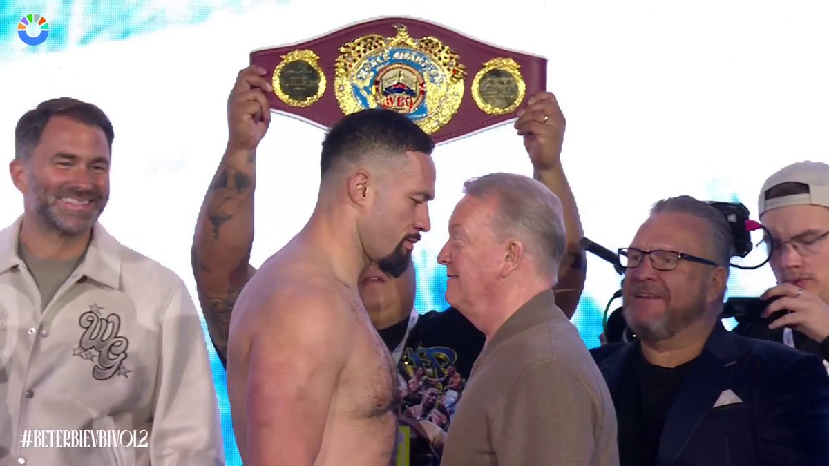 With Martin Bakole still on his way to Riyadh, Frank Warren stood in on weigh-in duties up against Joseph Parker 🤣 #TheLastCrescendo | #RiyadhSeason | Saturday | BUY NOW on TNT Sports Box Office ▶️