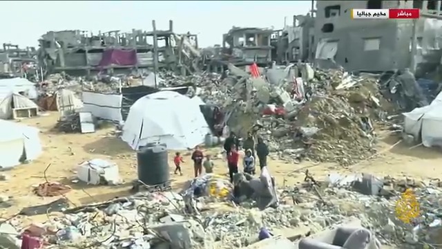 يواجه المواطنون في شمال غزة أوضاعًا مأساوية، مترقبين وصول الكرفانات والمنازل المتنقلة، بينما يكافحون لتأمين أساسيات الحياة، وعلى رأسها المياه التي تكاد تكون معدومة.