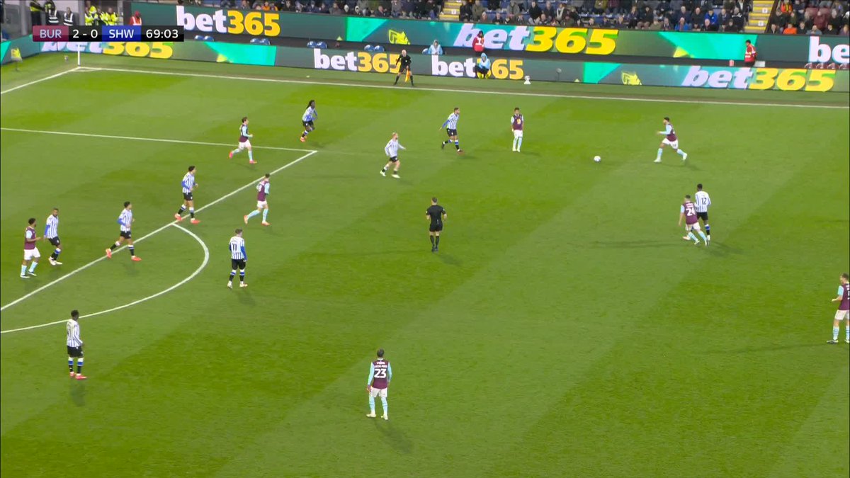 Burnley are in the mood tonight as Connor Roberts makes it THREE! 📈