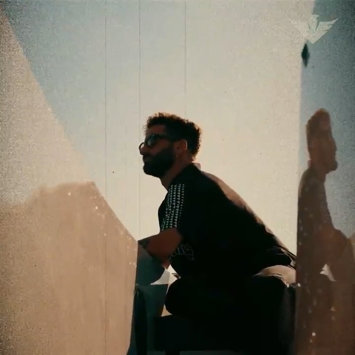 🌹 Gül kokar güldüğü yerden, ben gülün rengine kök saldım.