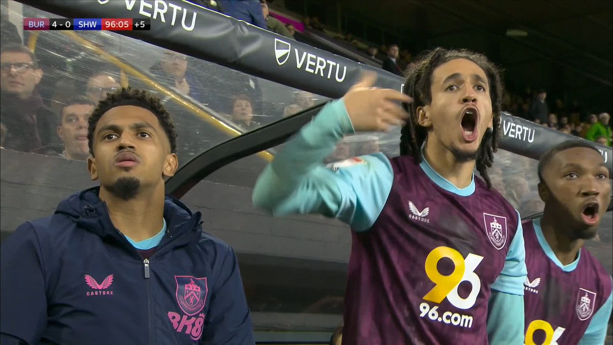 The Burnley bench's reactions to that Manuel Benson strike are brilliant 😅